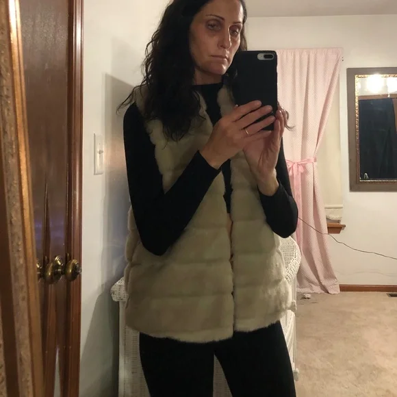 andeawy tan faux fur vest - Picture 4 of 4